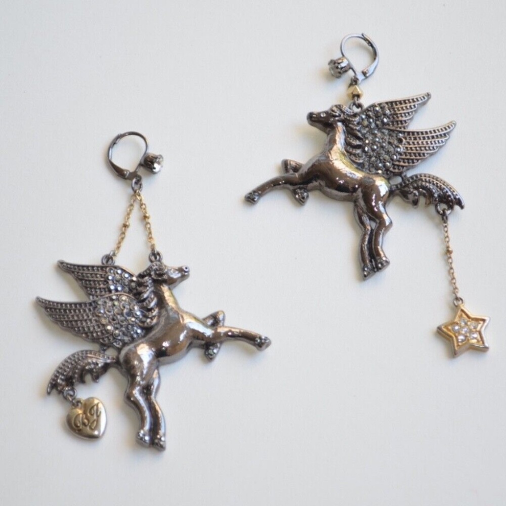 EXTREMELY RARE Betsey Johnson Fly With Me Pegasus Earrings